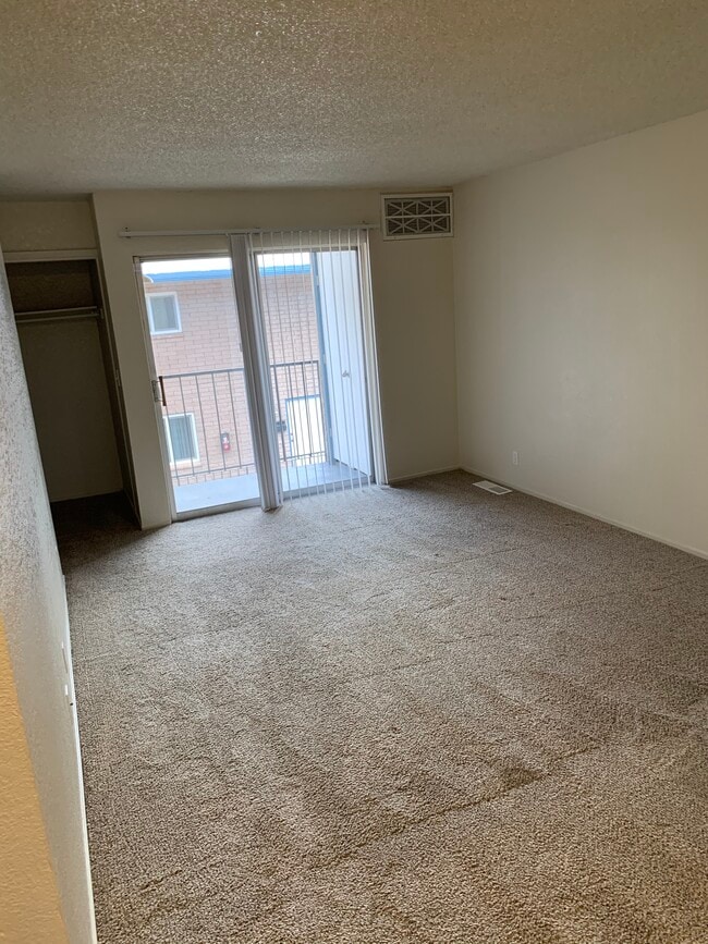 Building Photo - Thoma Street Apartments