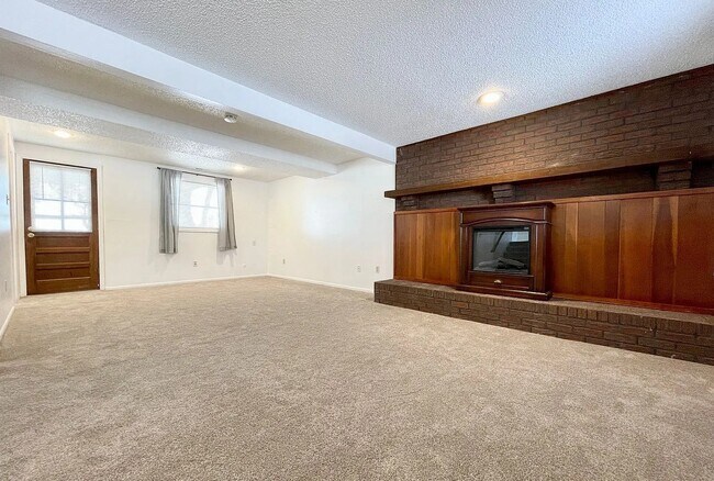 Building Photo - 3270 E 128th Pl