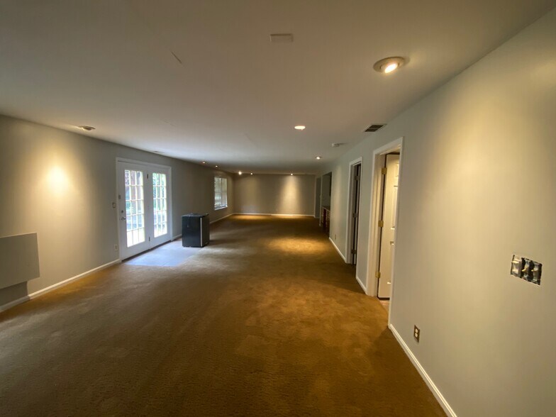 Building Photo - 312 Reba Jackson Dr