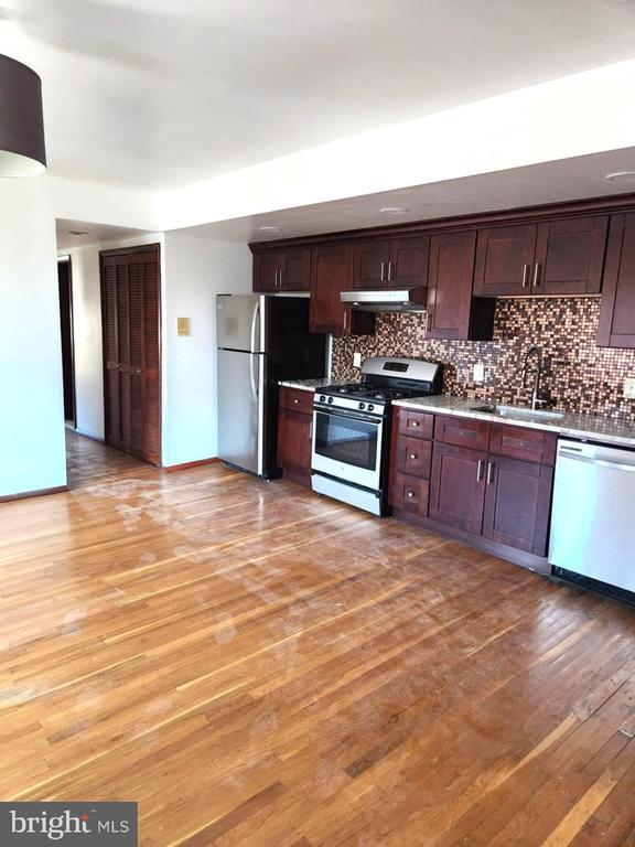 Building Photo - 746 South St