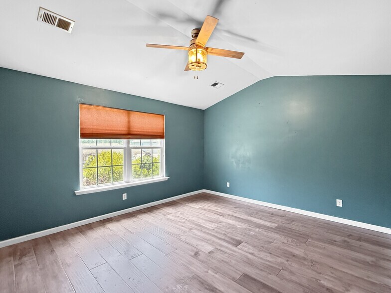Building Photo - 11 Sand Live Oak Dr