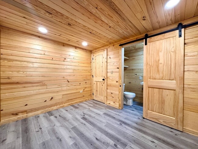 Building Photo - 1 Bedroom/1 Bathroom Tiny Home in Southside