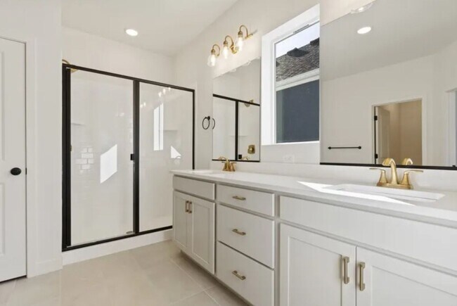 Building Photo - Beautiful 3 Bed 2.5 Bath in Highland!!