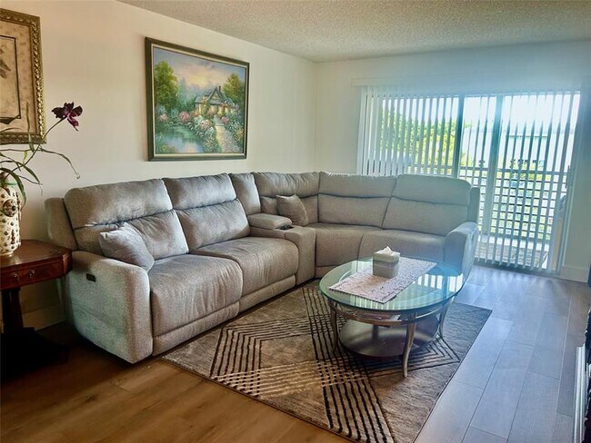 Building Photo - 3405 Bimini Ln