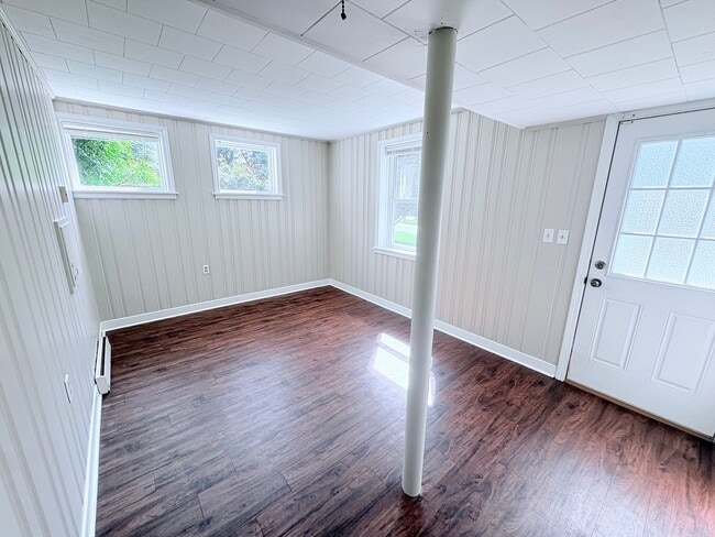 Building Photo - 207 Holly Ave