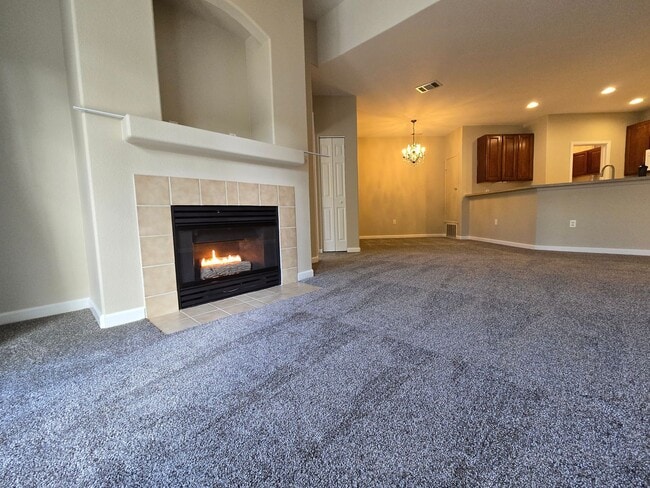 Building Photo - Fresh 2 bedroom, 2 bathroom condo located in Meadows on the Parkway in the heart of Boulder.