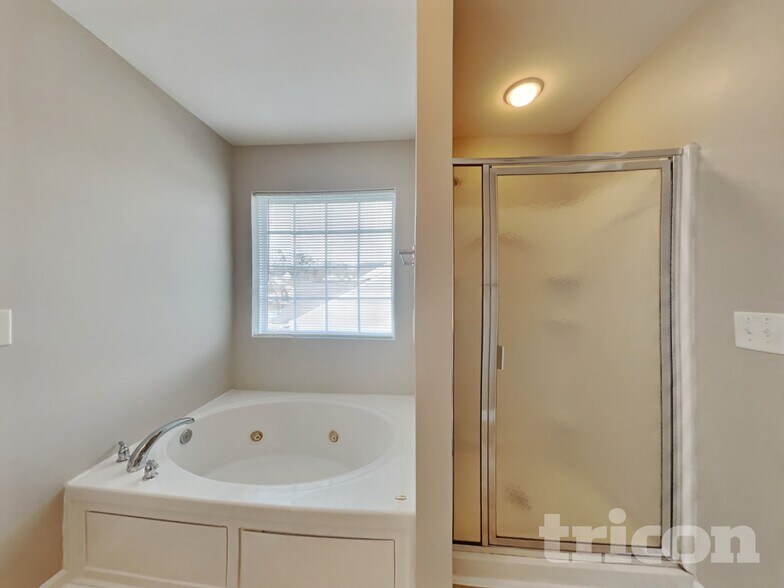 Building Photo - 4493 Paula Dr