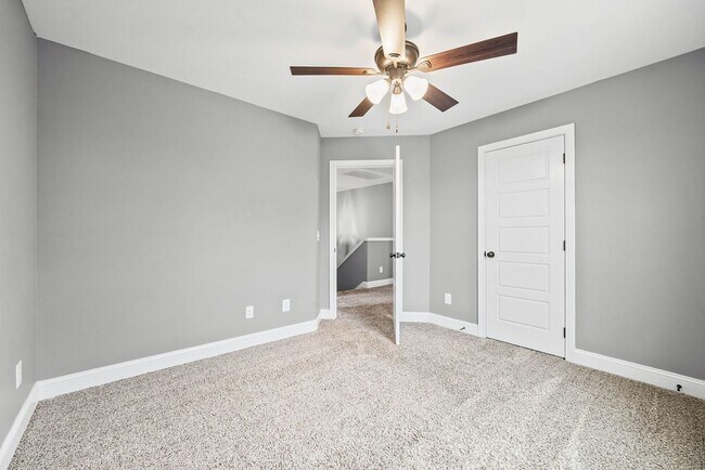 Building Photo - Pet Friendly Four Bedroom!