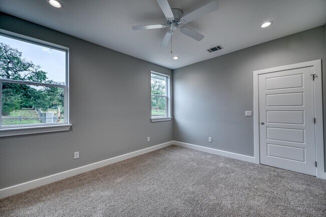 Building Photo - 1915 Willow