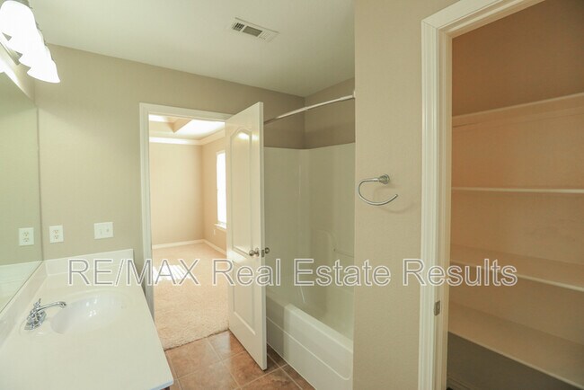 Building Photo - 6303 S 37th St