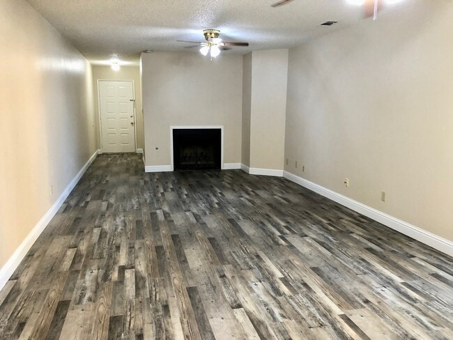 Building Photo - $1,699 Shaw and Minnewawa, 2 Bedroom Duple...