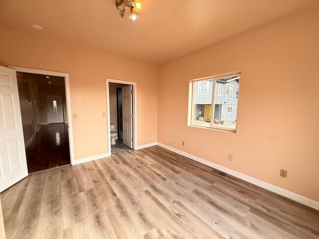 Building Photo - 8027 Ney Ave