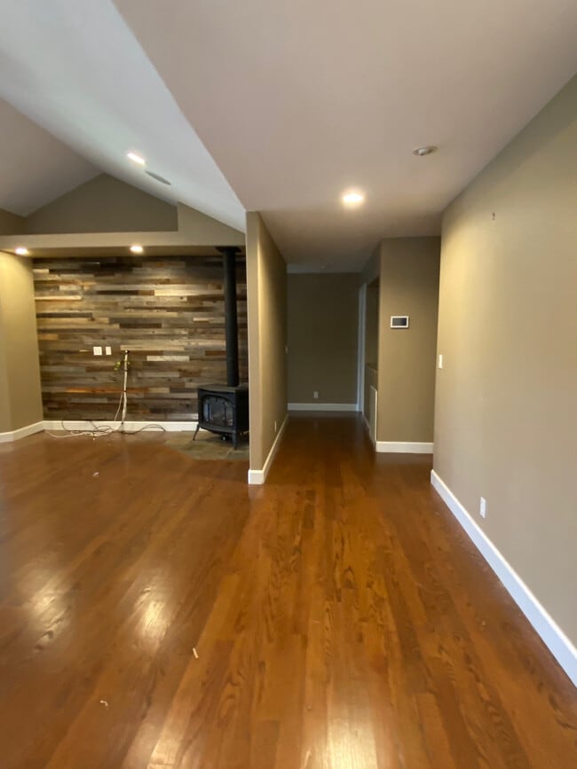 Building Photo - 12609 Oak Cir
