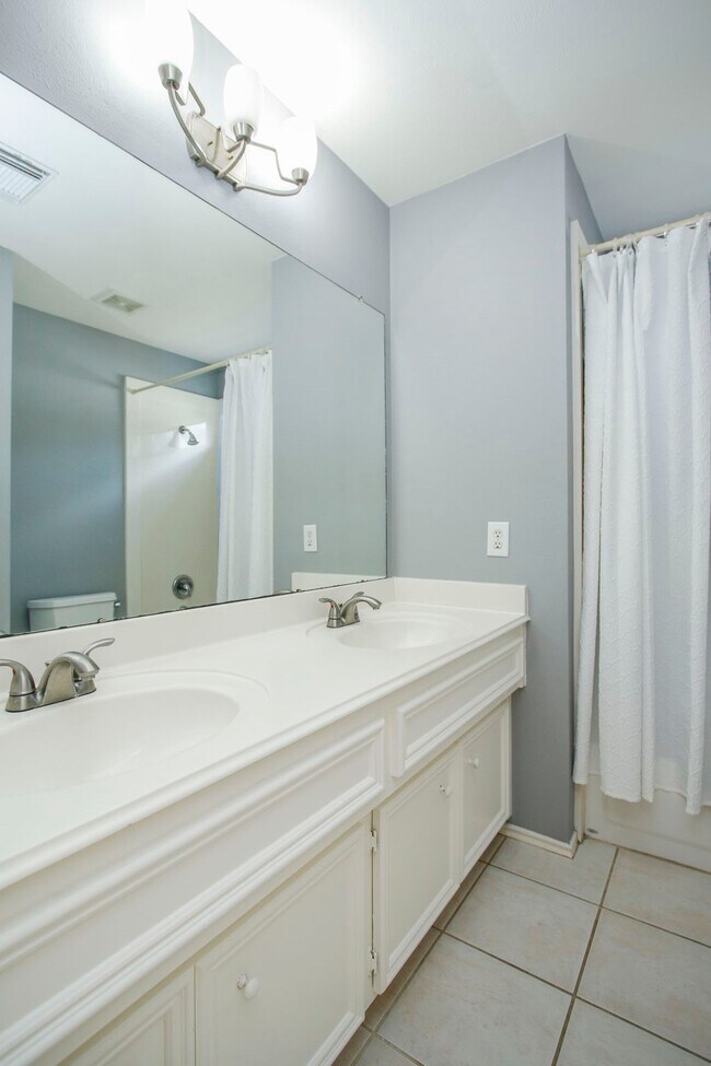 Building Photo - 16207 Waiting Spring Cir