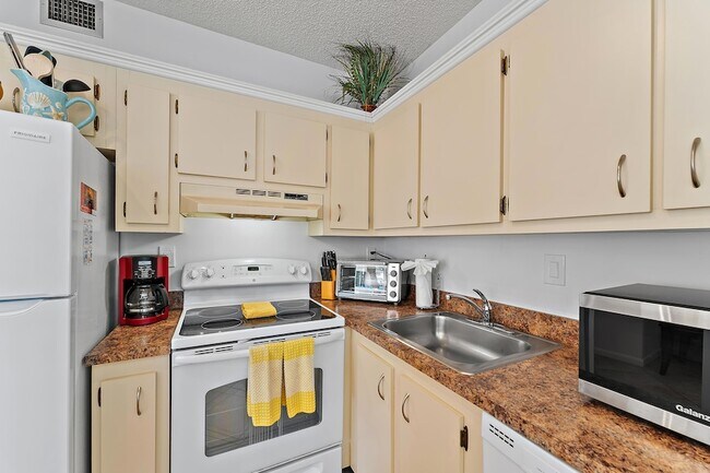 Building Photo - 353 S US Hwy 1