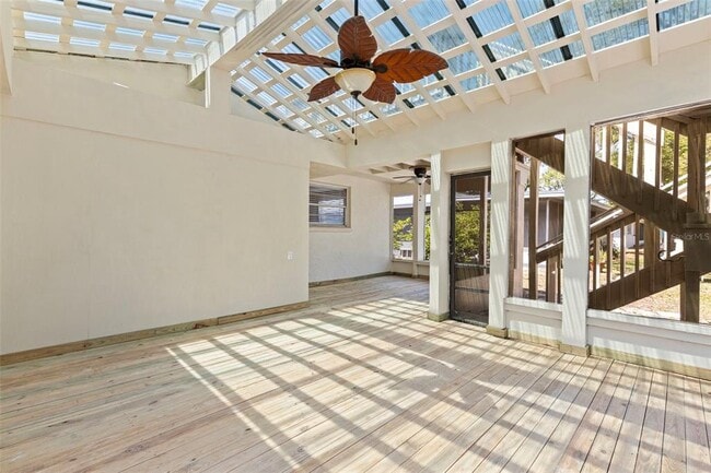 Building Photo - 834 Riverside Dr