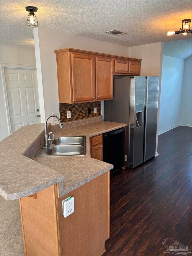 Building Photo - 2423 Flintstone Dr