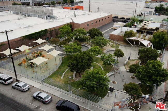 Building Photo - 527 Molino St