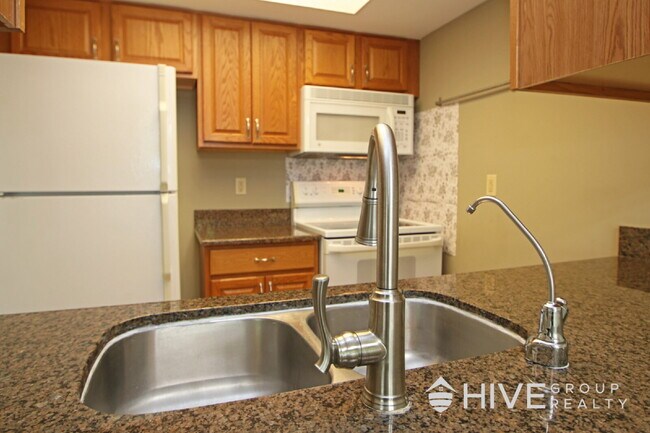 Building Photo - Charming Townhome in Harrisonburg!