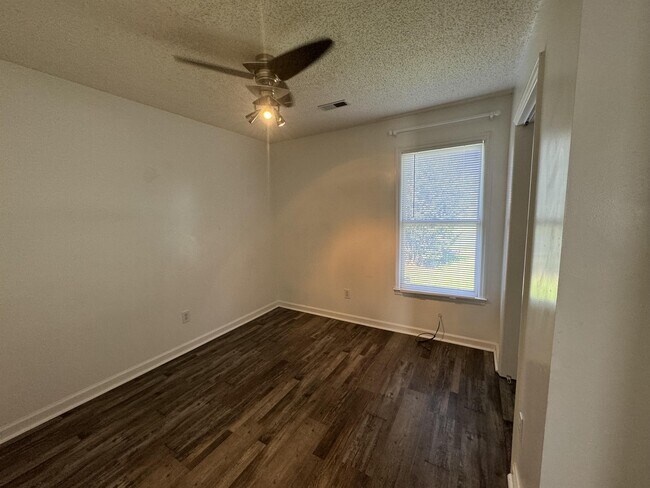 Building Photo - 105 Ed Milner Dr
