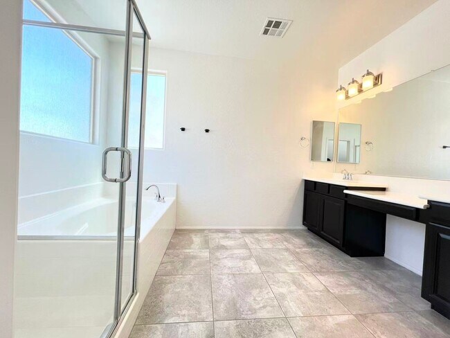 Building Photo - 930 Safe Sapphire Way