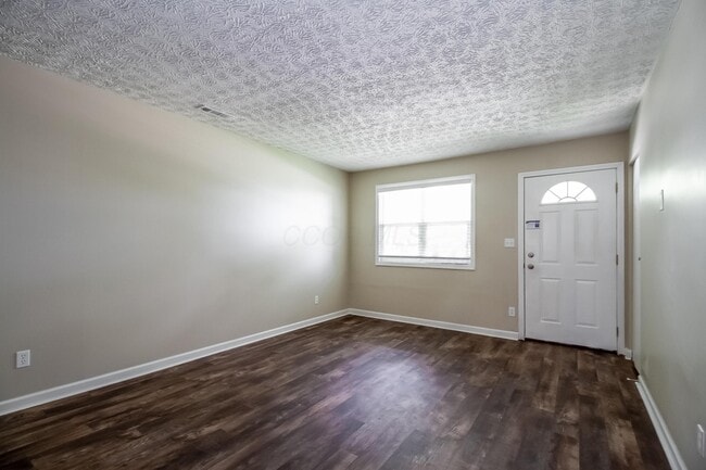 Building Photo - 2495 Willow View Ct