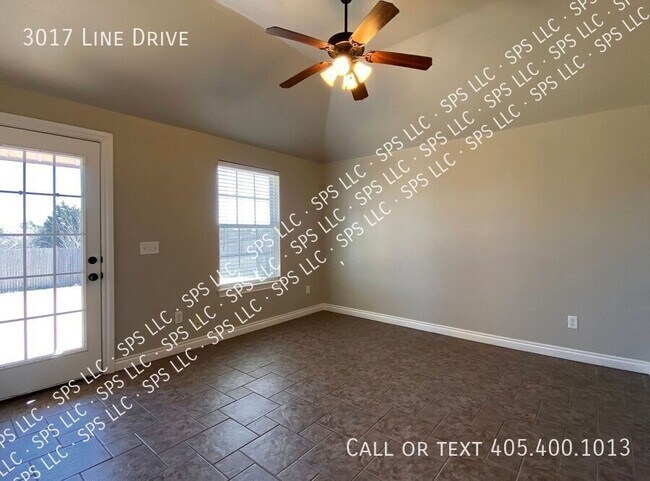Building Photo - 3017 Line Dr