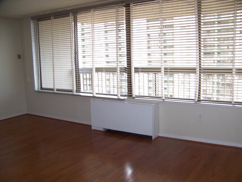 Building Photo - 3705 S George Mason Dr