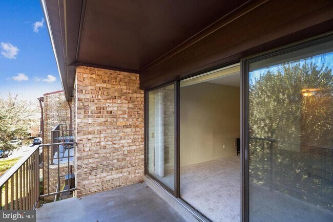 Building Photo - 2044 Royal Fern Ct