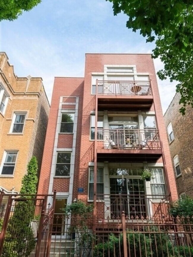 Primary Photo - 6507 N Bosworth Ave