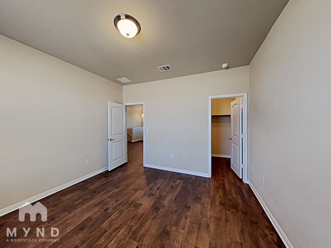 Building Photo - 429 Epiphany Ln