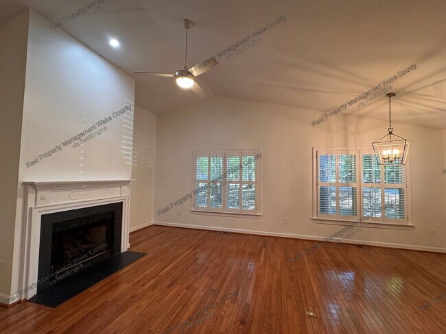 Building Photo - 100 Halsmer Ct