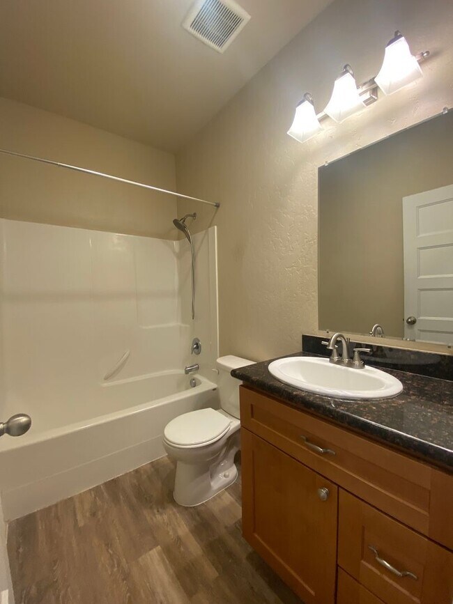 Building Photo - Cheney-5 bed 2.5 bath house Available Now