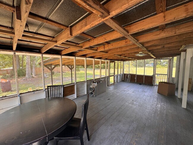 Building Photo - 413 Dell Dr