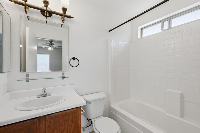 Building Photo - 15033 W Ventura St