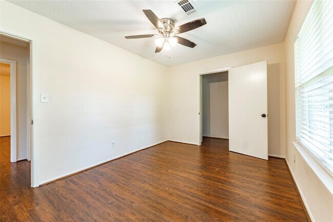 Building Photo - 5383 Wilson Ave