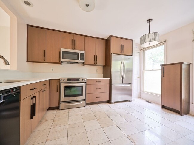 Building Photo - 1339 Templeton Pl