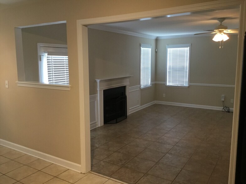 Building Photo - 5622 Falls Ridge Ln