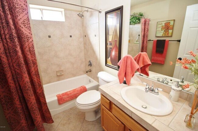 Building Photo - Furnished 3 Bedroom - 2 Bath Pool Home