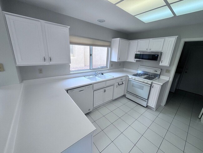 Building Photo - SUN CITY SUMMERLIN 1-STORY ON GOLF COURSE ...