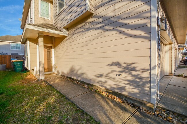 Building Photo - 6058 Shelbourne Park Ln