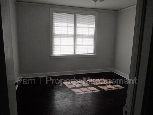 Building Photo - 633 W 35th St