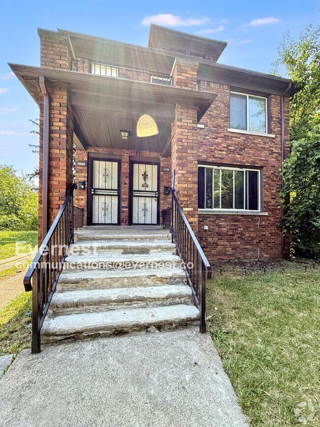Building Photo - 5261 Lakewood St