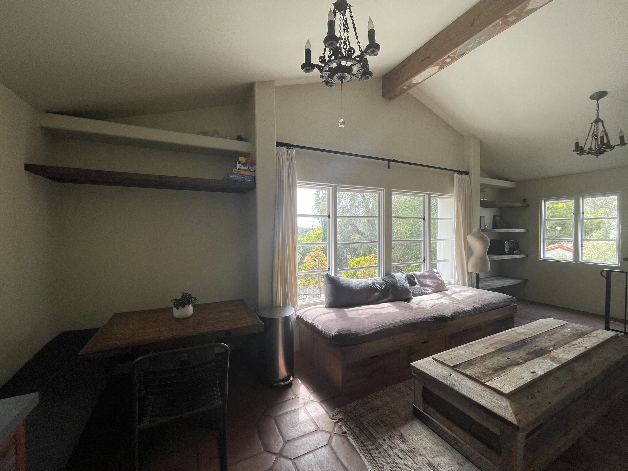 Building Photo - 232 E Los Olivos St