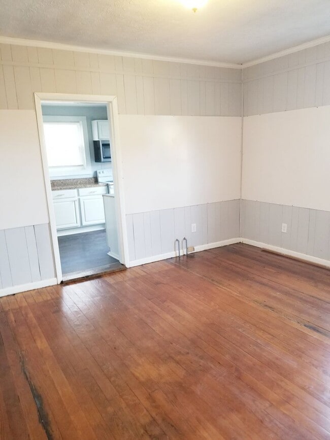 Building Photo - Two Bedroom Two Story Townhome Close to th...