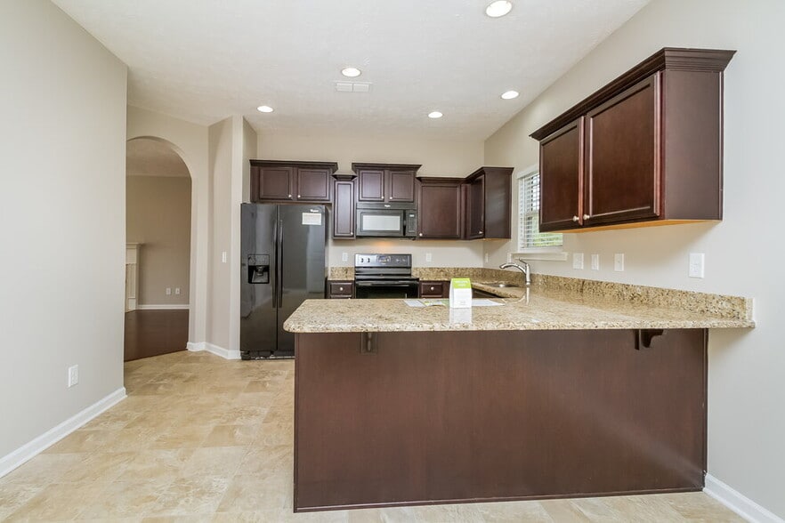 Building Photo - 6465 Paddington Way