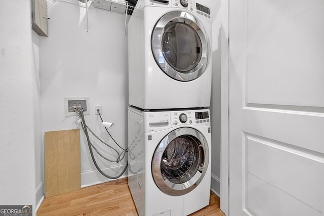 Building Photo - 523 Irwin St NE