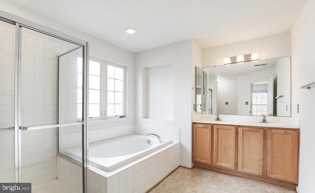 Building Photo - 9613 Laurel Oak Dr