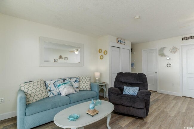 Building Photo - 201 75th Ave N