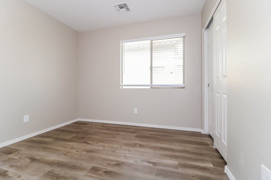 Building Photo - 11333 W Buchanan St